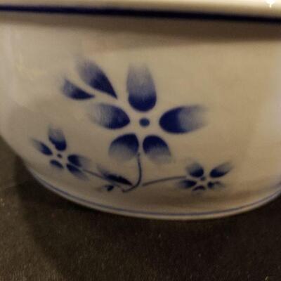 Lot 76 - Blue and White Tureen Set and Bowl