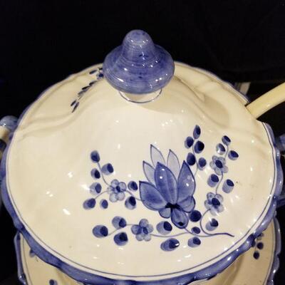Lot 76 - Blue and White Tureen Set and Bowl