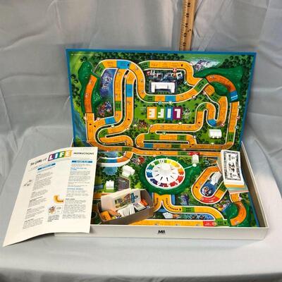 Lot 24 - The Game of Life Board Game