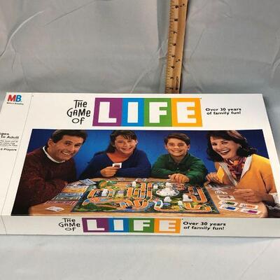 Lot 24 - The Game of Life Board Game