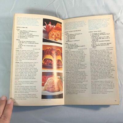 Lot 40 - Three Vintage Cookbooks 1969 Bake-Off 