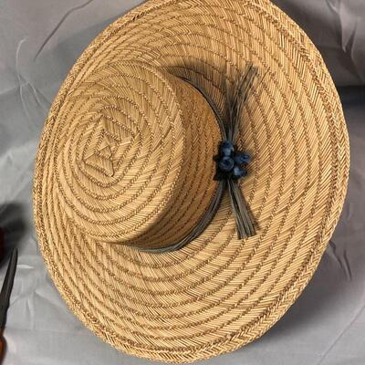 Lot 57 - Ladies Top This Straw Hat
