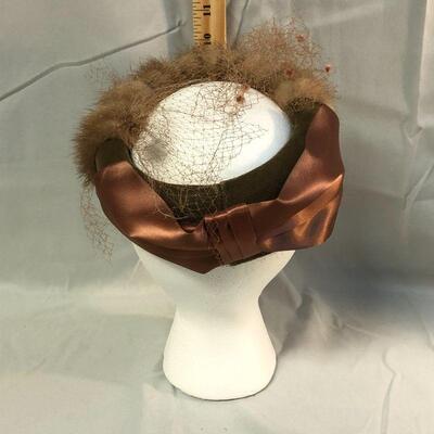 Lot 59 - Vintage Ladies Faux Fur Ring Hat