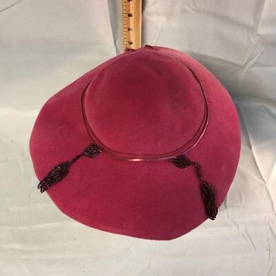 Lot 60 - Vintage Ladies Pink Felt Hat