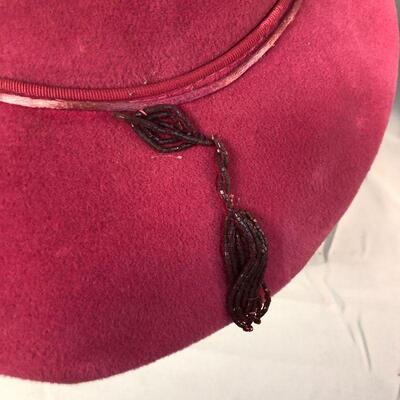 Lot 60 - Vintage Ladies Pink Felt Hat