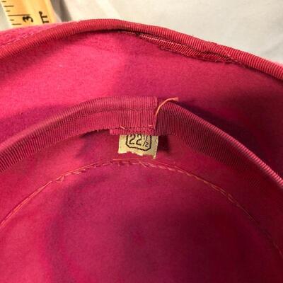 Lot 60 - Vintage Ladies Pink Felt Hat