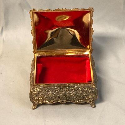 Lot 67 - Small Jewelry Casket Box