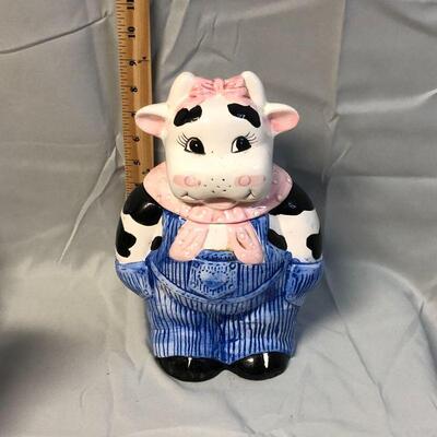 Lot 68 - Farmer Cow Cookie Jar