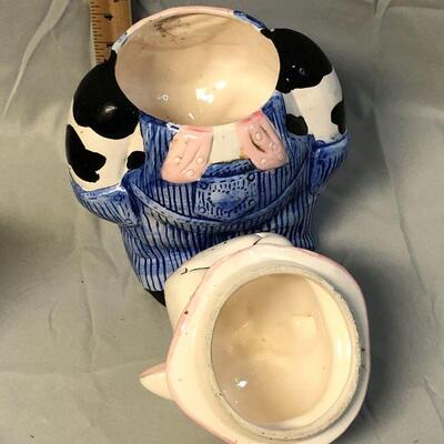 Lot 68 - Farmer Cow Cookie Jar