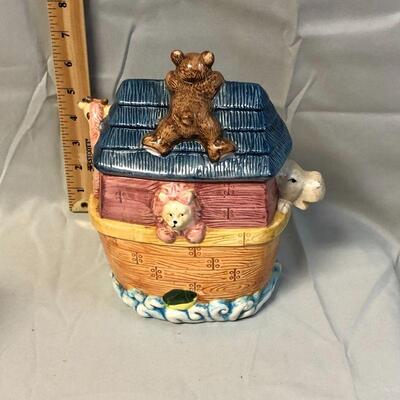 Lot 69 - Noah's Ark Cookie Jar