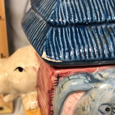 Lot 69 - Noah's Ark Cookie Jar