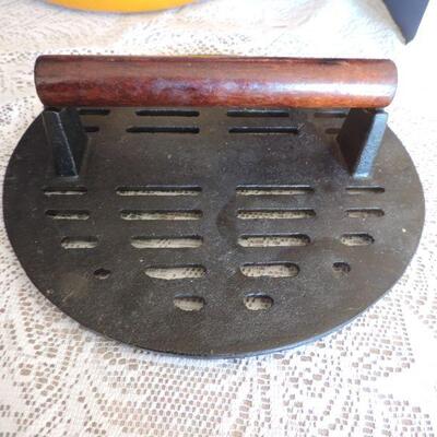 CAST IRON SKILLET-PRESS-POT