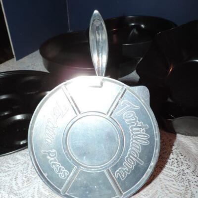 CAST IRON SKILLET-PRESS-POT
