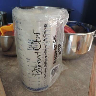 STAINLESS STEEL MIXING BOWLS & PAMPERED CHEF