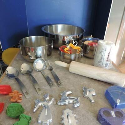 STAINLESS STEEL MIXING BOWLS & PAMPERED CHEF
