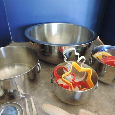 STAINLESS STEEL MIXING BOWLS & PAMPERED CHEF