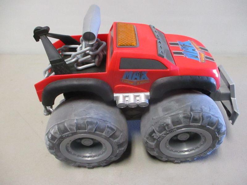 Lot 203 - Jakks Max Tow Truck - Red | EstateSales.org