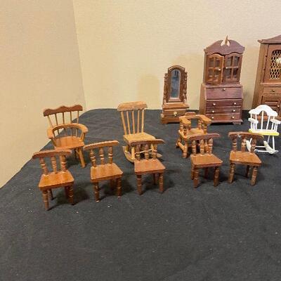Lot 91 - Doll House Furniture