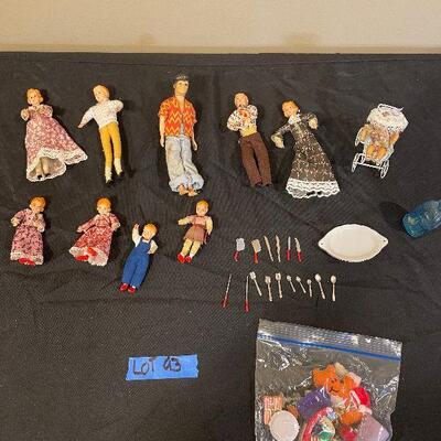 Lot 92 - Dolls and Doll House Accessories
