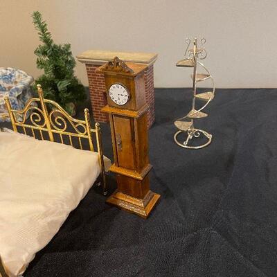 Lot 94 - Doll House Furniture