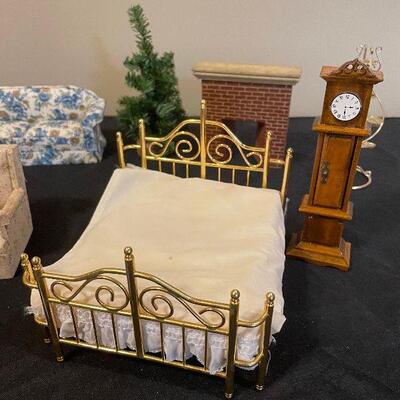 Lot 94 - Doll House Furniture