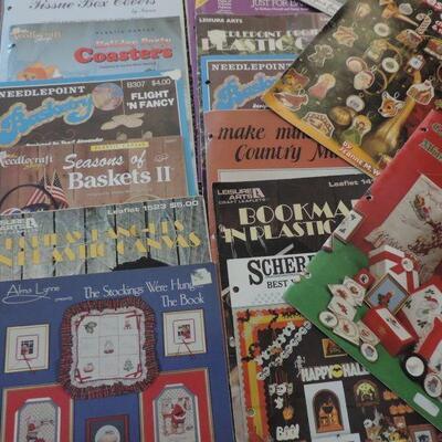 LARGE LOT OF CRAFTING BOOKS