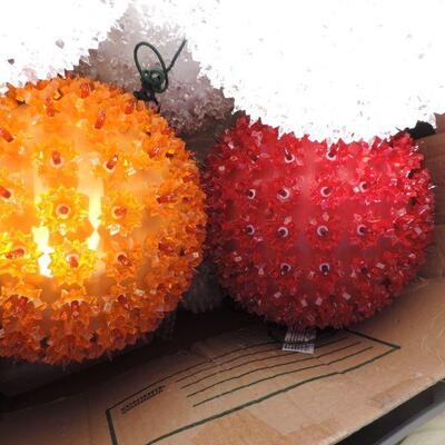 LIGHT UP BALLS