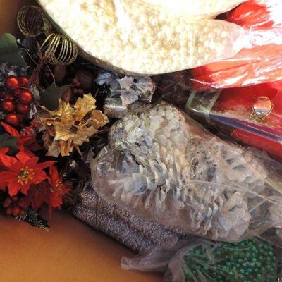GARLAND-POINSETTIAS AND CRAFTS