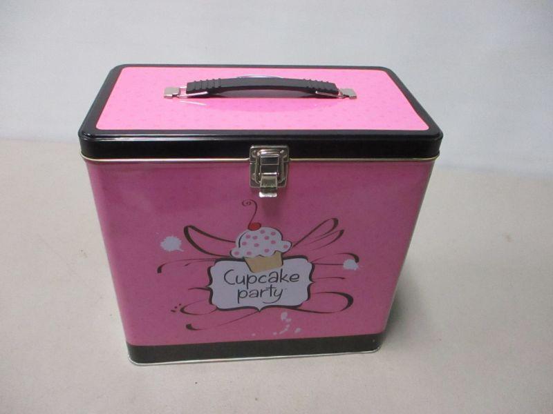 Lot 191 Cupcake Party Maker Nostalgia Electrics