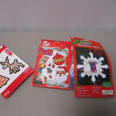 Lot 207 - Christmas Decoration Kits
