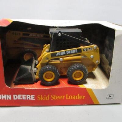 Lot 220 - John Deere Skid Steer Loader