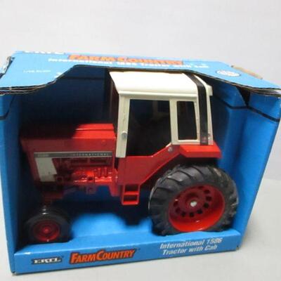 Lot 226 - ERTL Farm Country Tractor