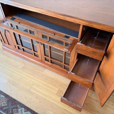 LOT#2LR: Entertainment Cabinet