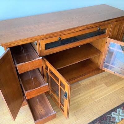 LOT#2LR: Entertainment Cabinet