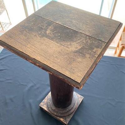 LOT#11LR: Antique Oak Pedestal