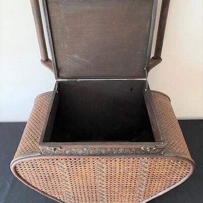 LOT#31LR: Wicker Trunk