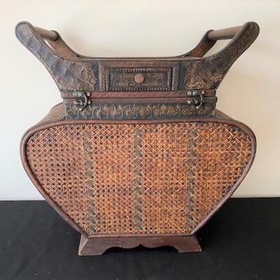 LOT#31LR: Wicker Trunk