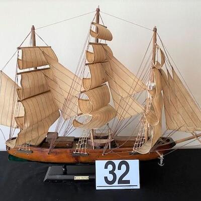 LOT#32LR: Doung America Three Mast Model Ship