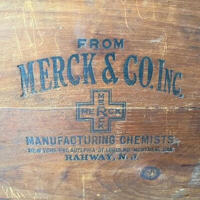 LOT#36LR: Merck & Co Antique Wooden Box