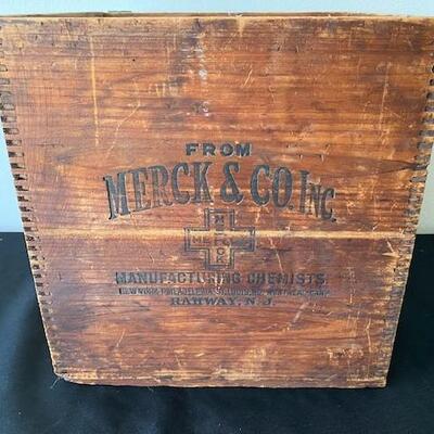 LOT#36LR: Merck & Co Antique Wooden Box