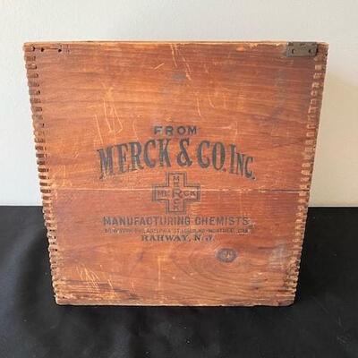 LOT#36LR: Merck & Co Antique Wooden Box
