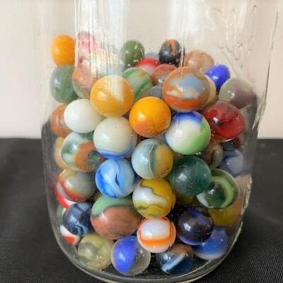 LOT#37LR: Assorted Marbles in Ball Jar