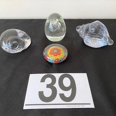 LOT#39LR: Assorted Paperweight Lot