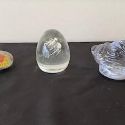 LOT#39LR: Assorted Paperweight Lot