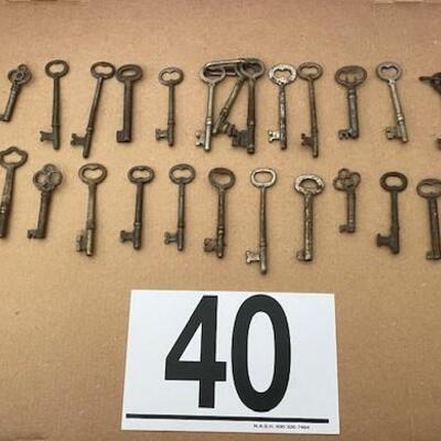 LOT#40LR: 31 Piece Antique Key Lot