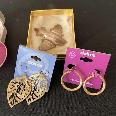 LOT#42LR: Marked .925 Pin & Costume Jewelry Lot