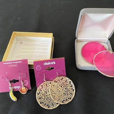 LOT#42LR: Marked .925 Pin & Costume Jewelry Lot