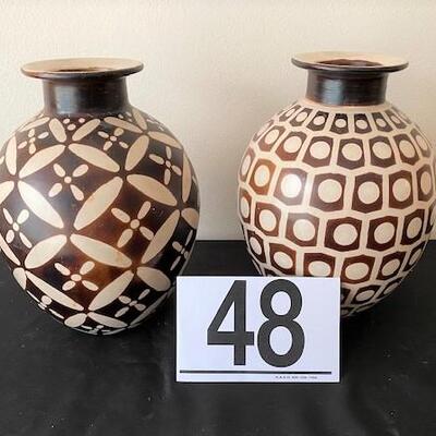 LOT#48LR: Signed Peruvian Vases