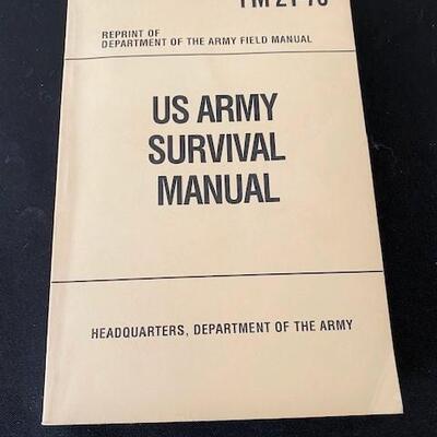 LOT#49LR: Pair of US Army Books 