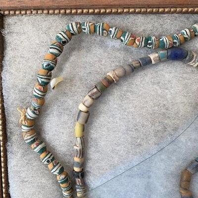 LOT#56LR: Vintage Native American & African Beads